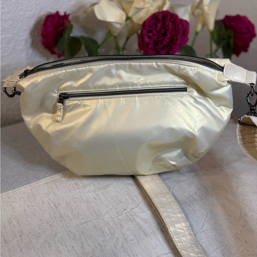 Lug Bolero Crossbody Bag Metallic Pearl Champagne - Star Lining w/ many Pockets - Picture 2 of 16